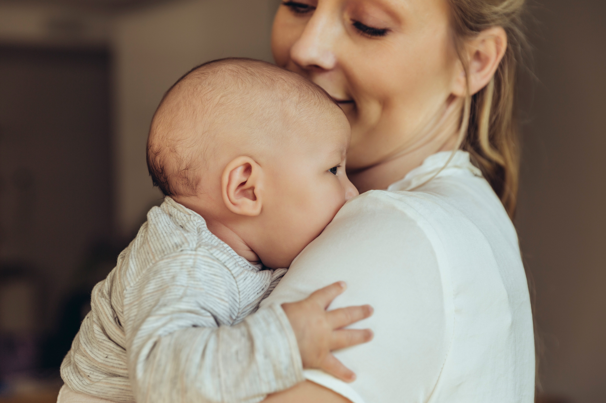 Newborn leaning on mother’s shoulder, NRW, Germany